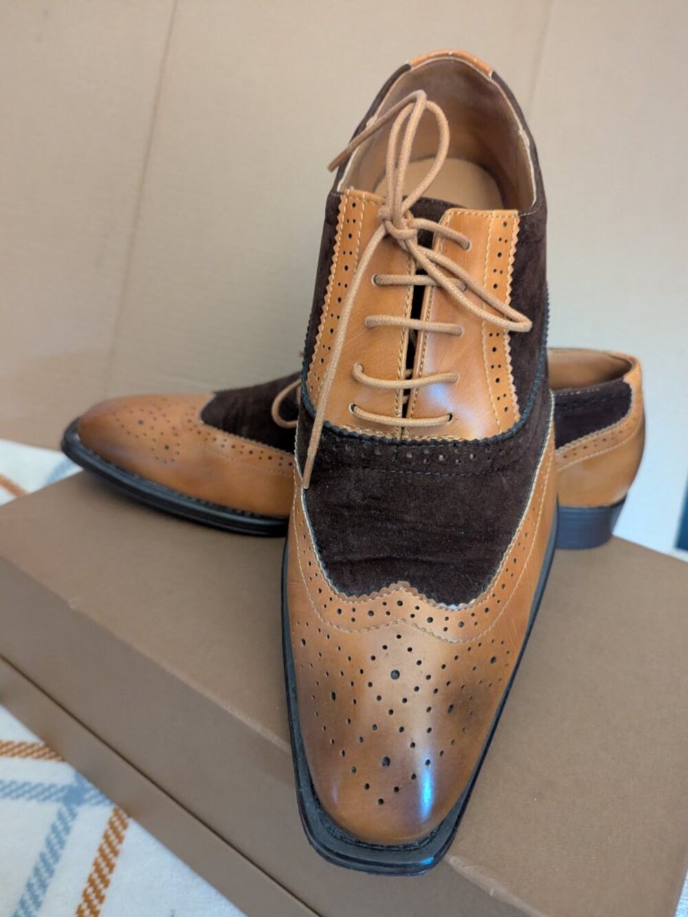 Men's Two-Tone Spectator Wingtip Oxfords Size 10